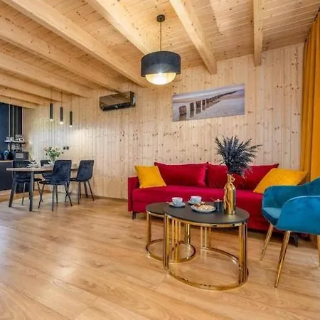 Large Home, Swimming Pool, Sauna, Jacuzzi بيت للعطل Kopań