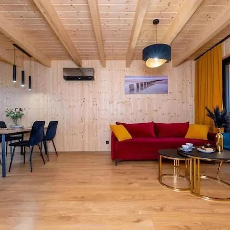 Large Home, Swimming Pool, Sauna, Jacuzzi بيت للعطل Kopań