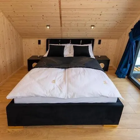 Large Home, Swimming Pool, Sauna, Jacuzzi