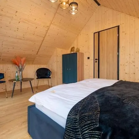 Large Home, Swimming Pool, Sauna, Jacuzzi