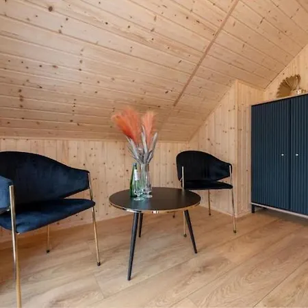 Large Home, Swimming Pool, Sauna, Jacuzzi *