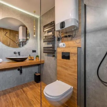 Large Home, Swimming Pool, Sauna, Jacuzzi