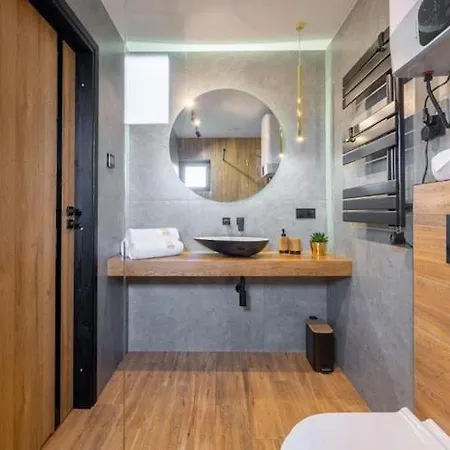 Large Home, Swimming Pool, Sauna, Jacuzzi بيت للعطل *