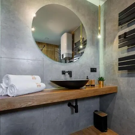 Large Home, Swimming Pool, Sauna, Jacuzzi