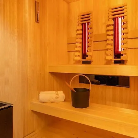 Large Home, Swimming Pool, Sauna, Jacuzzi بيت للعطل *