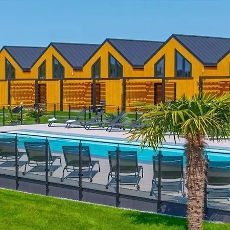 Large Home, Swimming Pool, Sauna, Jacuzzi *